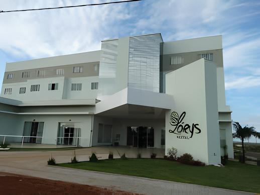 Inaugurado no dia 15 de Janeiro de 2015, o confortável Lórys Hotel é localizado em Campo Verde. Com uma estrutura 3 estrelas, o empreendimento surpreende pelo requinte e bom gosto. A equipe Lórys está pronta para cuidar de todos os detalhes das suas hospe